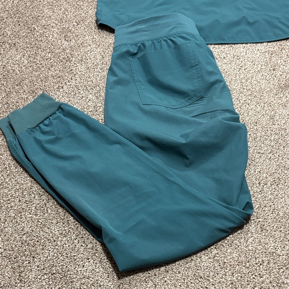 Figs Women's Teal Scrub Set with Aqua Drawstrings Fionx Material - Picture 3 of 12